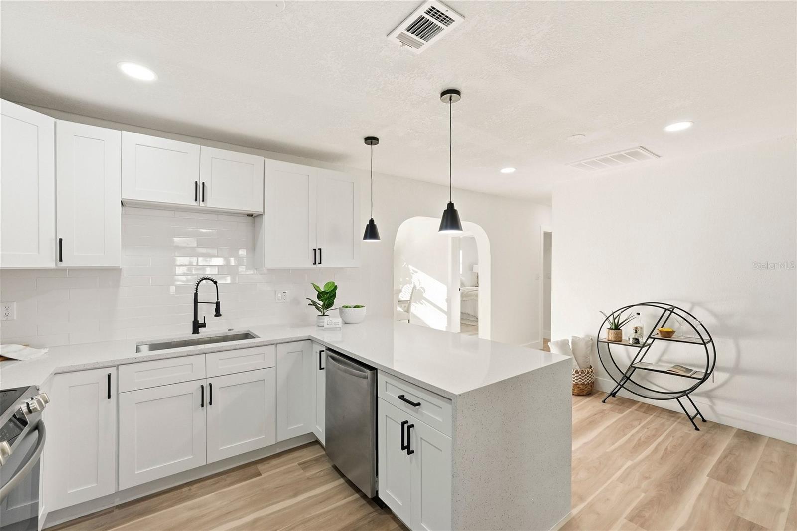 Image 9 of 31 For 1736 Sharondale Drive