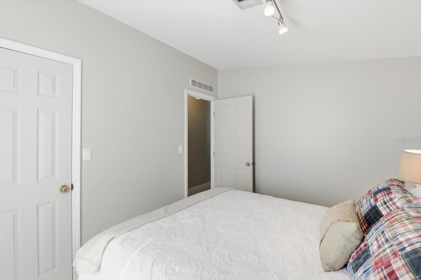 Image 32 of 57 For 14371 Ebbtide Court