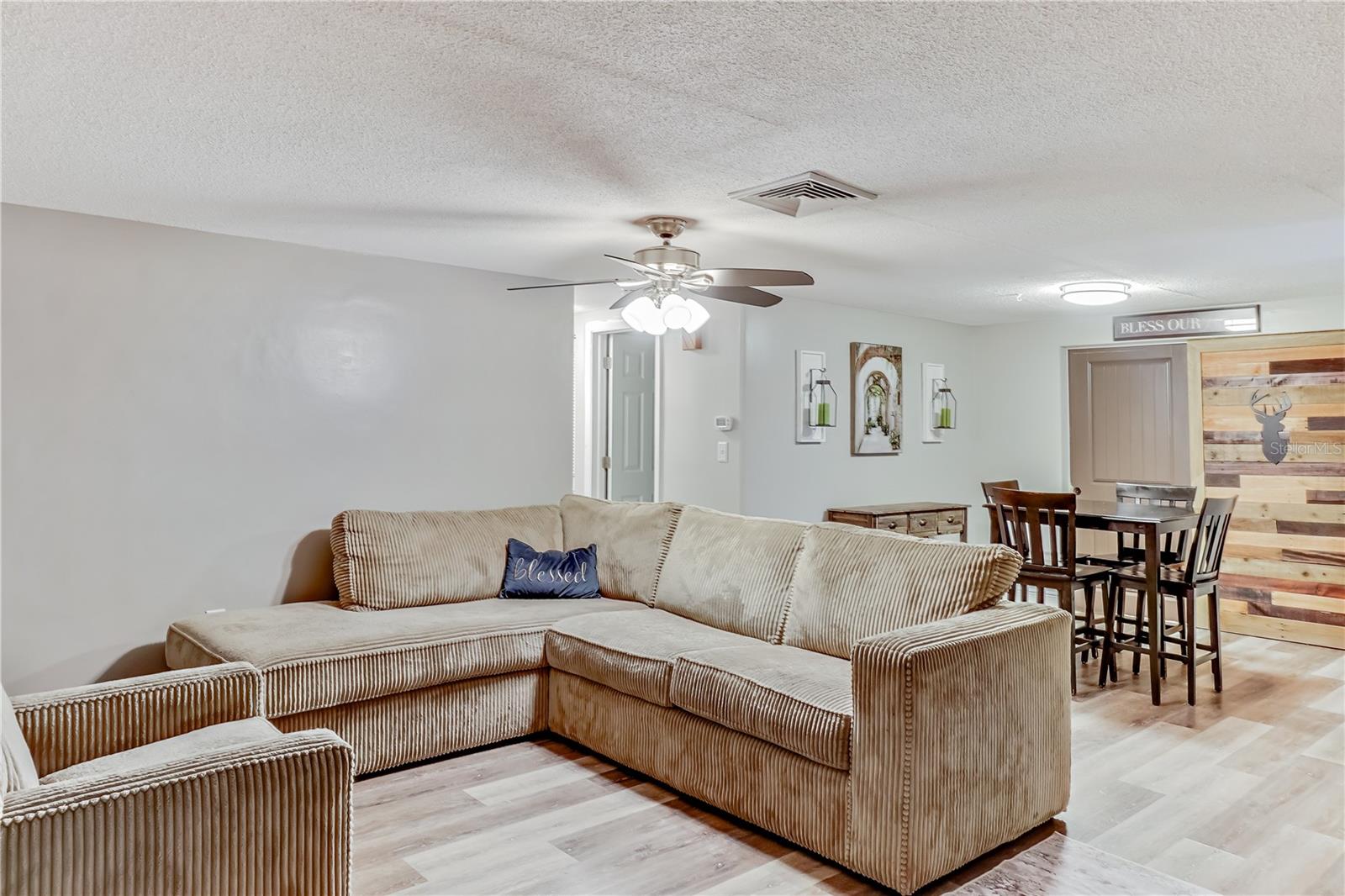 Image 22 of 41 For 7615 Cumber Drive