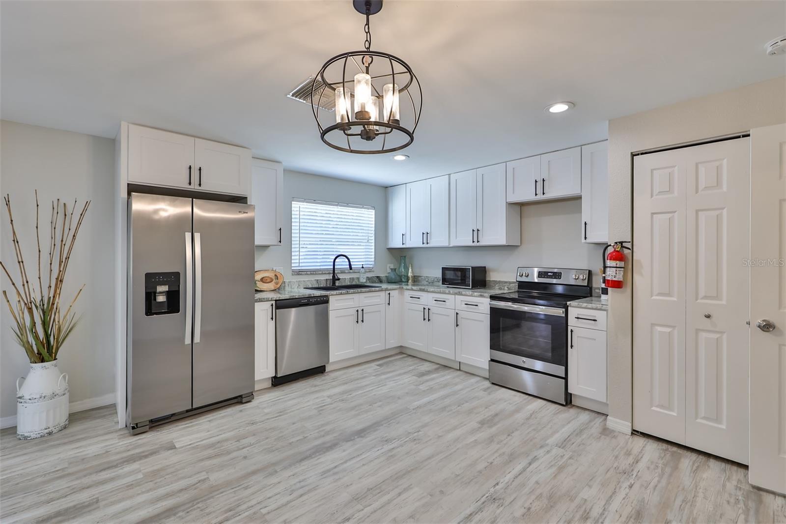 Image 10 of 72 For 3631 Park Street N