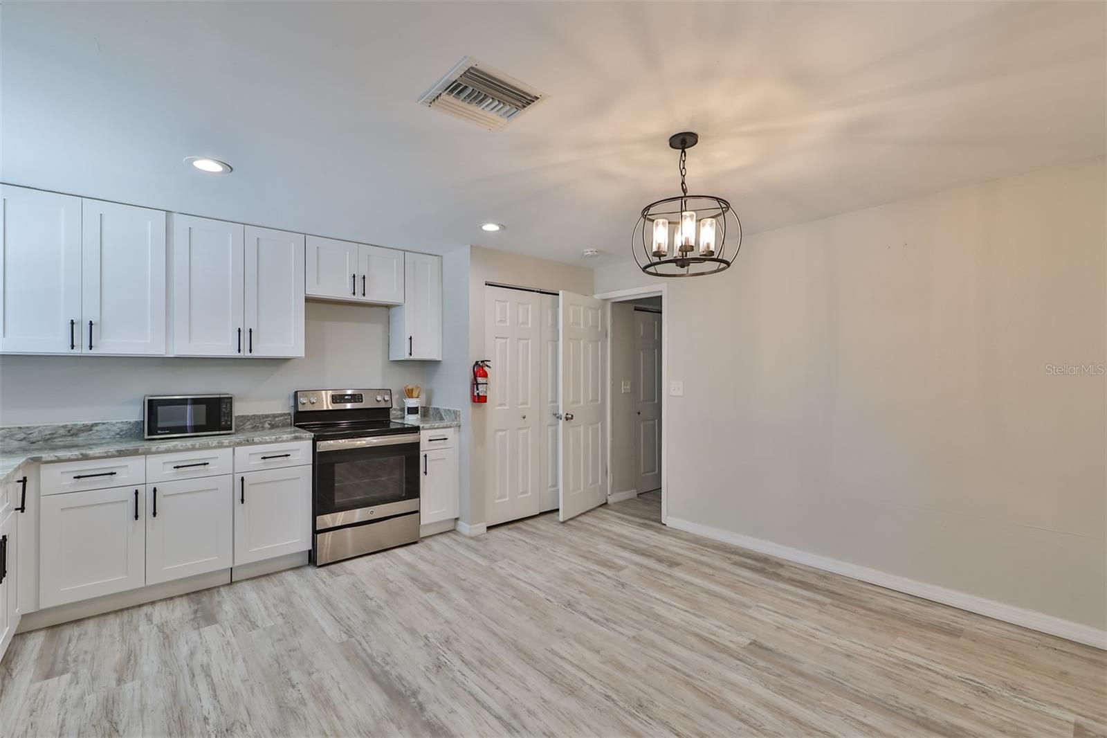 Image 12 of 72 For 3631 Park Street N