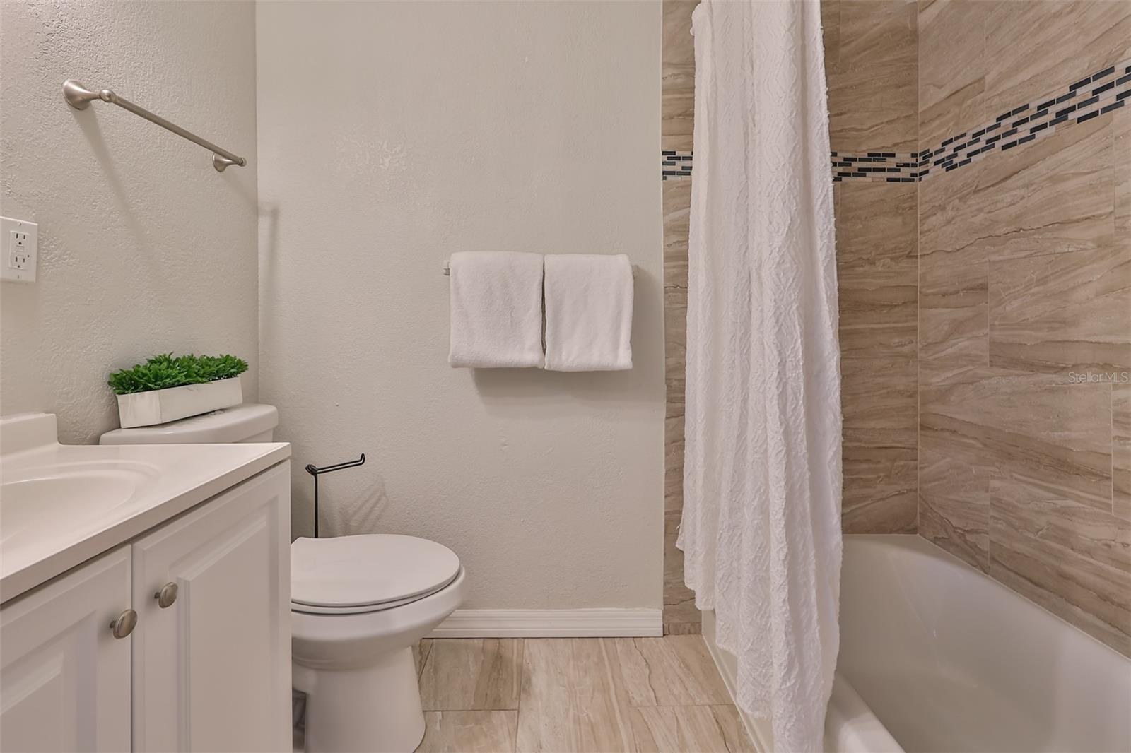 Image 16 of 72 For 3631 Park Street N