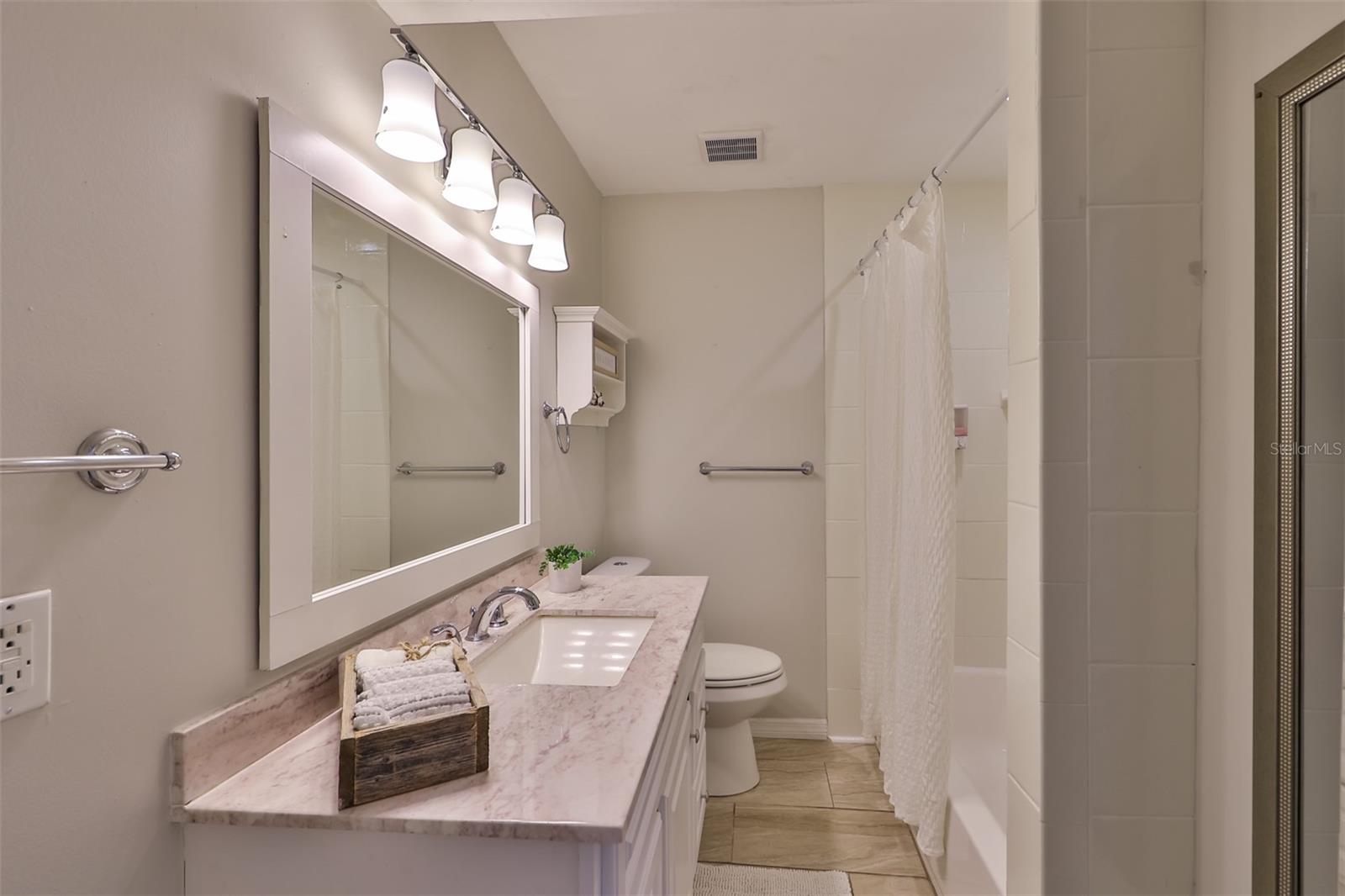 Image 18 of 72 For 3631 Park Street N