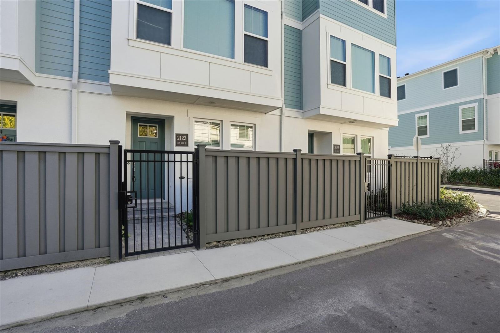 Image 3 of 30 For 2123 1st Avenue N