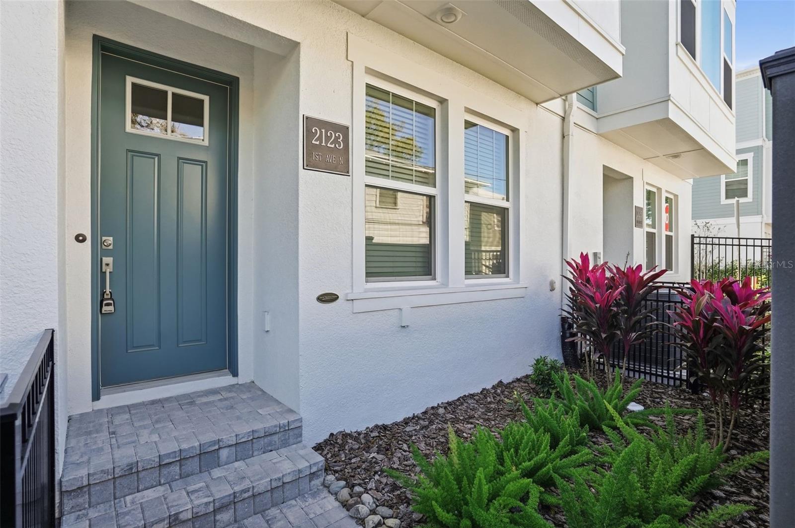 Image 4 of 30 For 2123 1st Avenue N