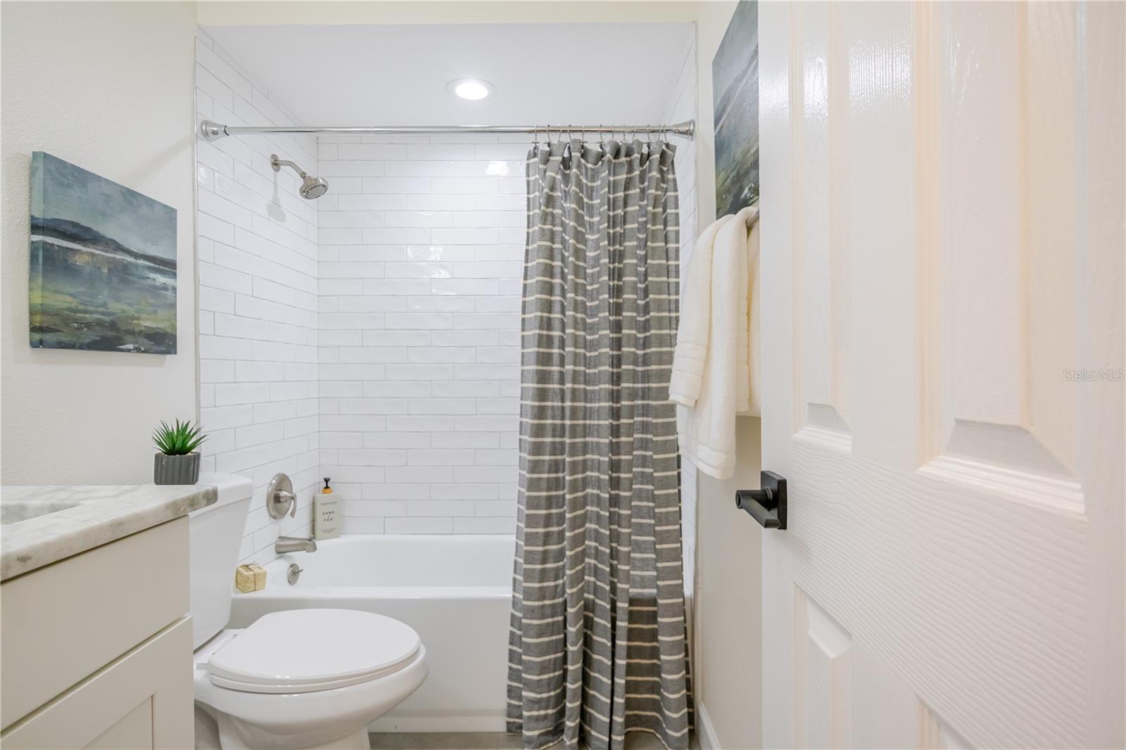 Image 16 of 49 For 5737 3rd Avenue N