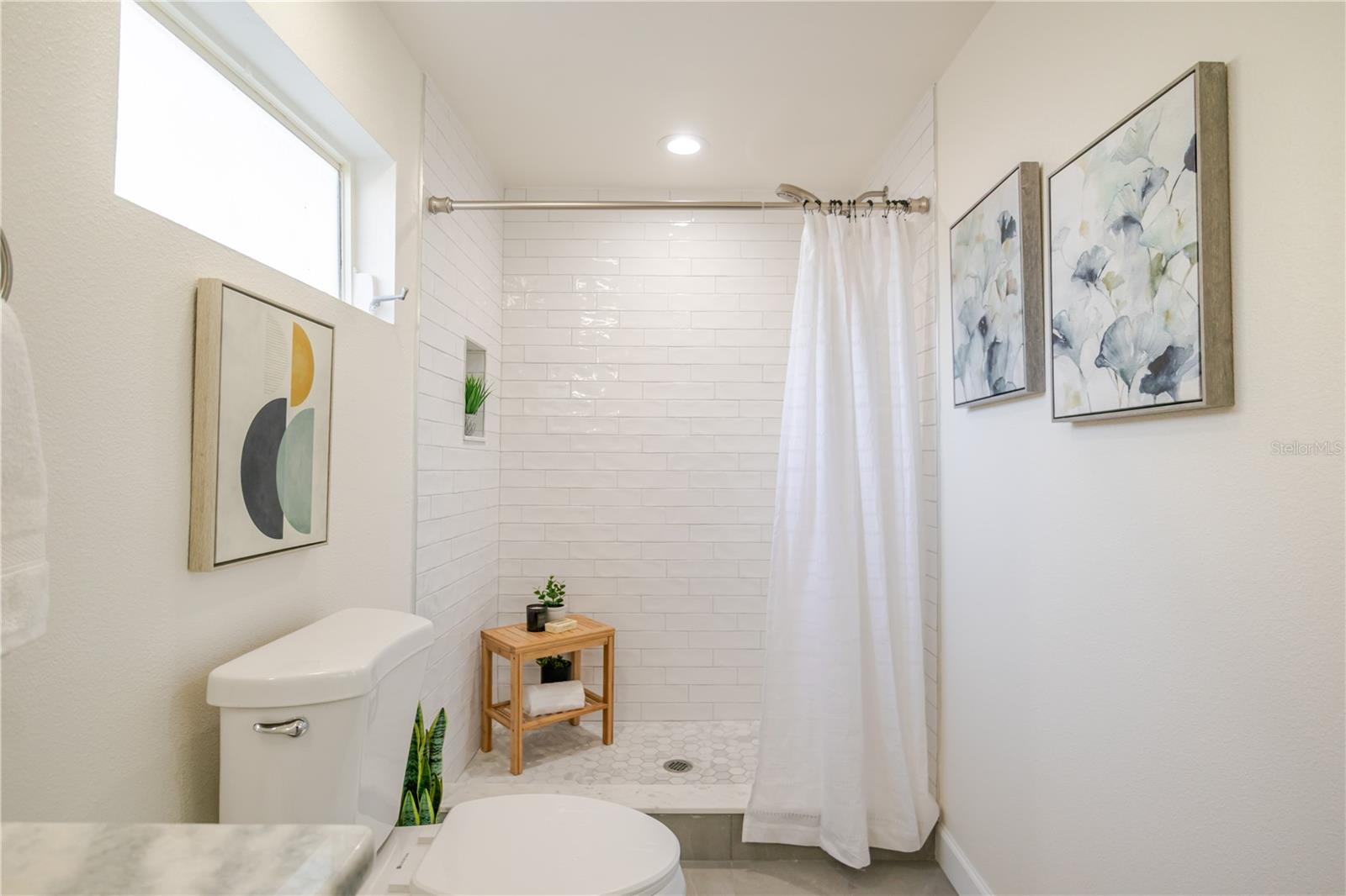 Image 22 of 49 For 5737 3rd Avenue N