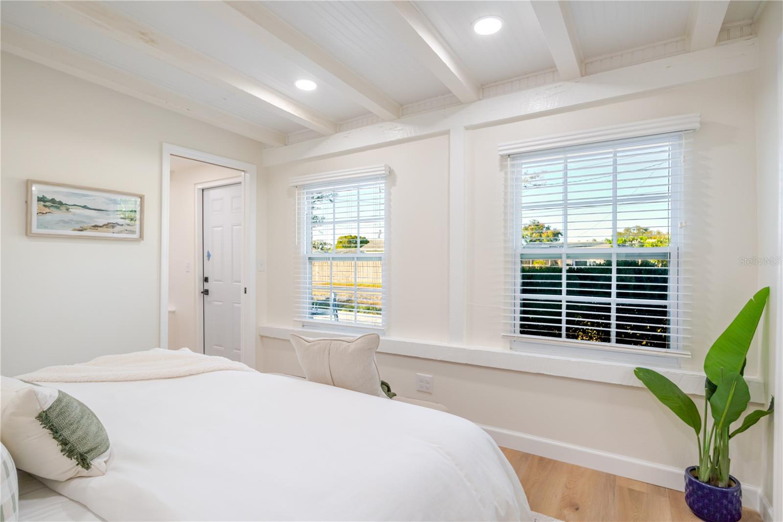 Image 26 of 49 For 5737 3rd Avenue N