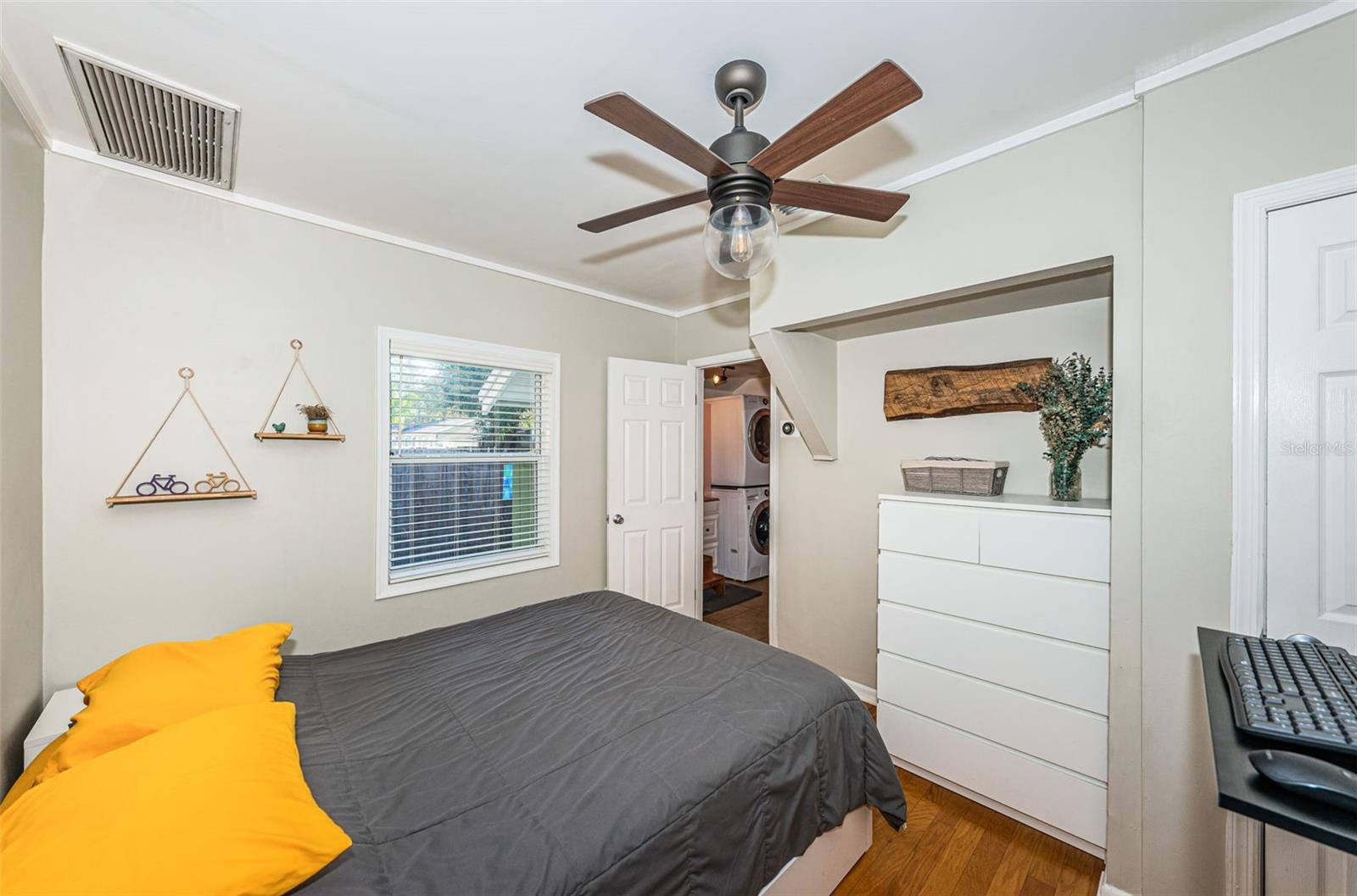 Image 15 of 45 For 1009 8th Street N