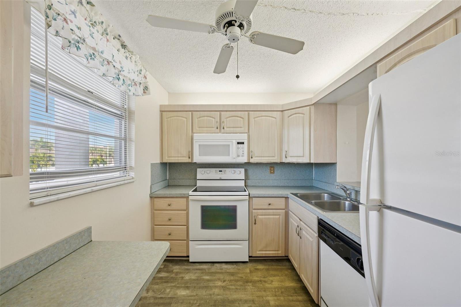 Image 21 of 59 For 7425 Bay Island Drive S 203