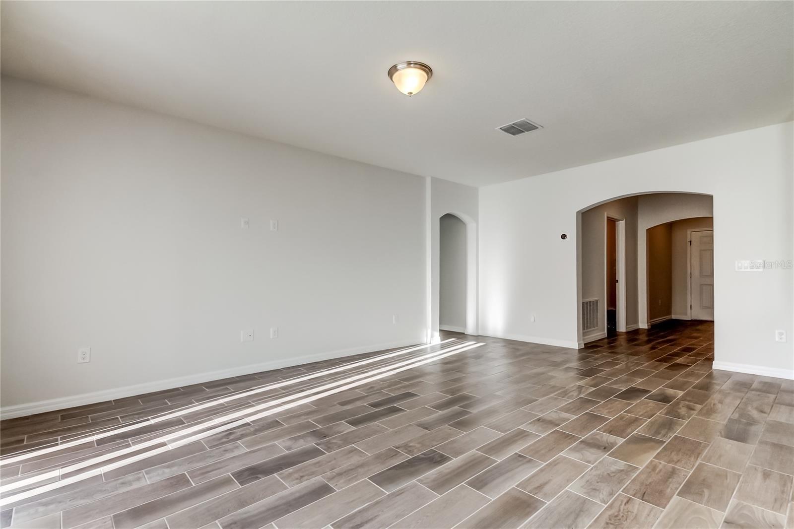 Image 17 of 26 For 5050 Suncatcher Drive