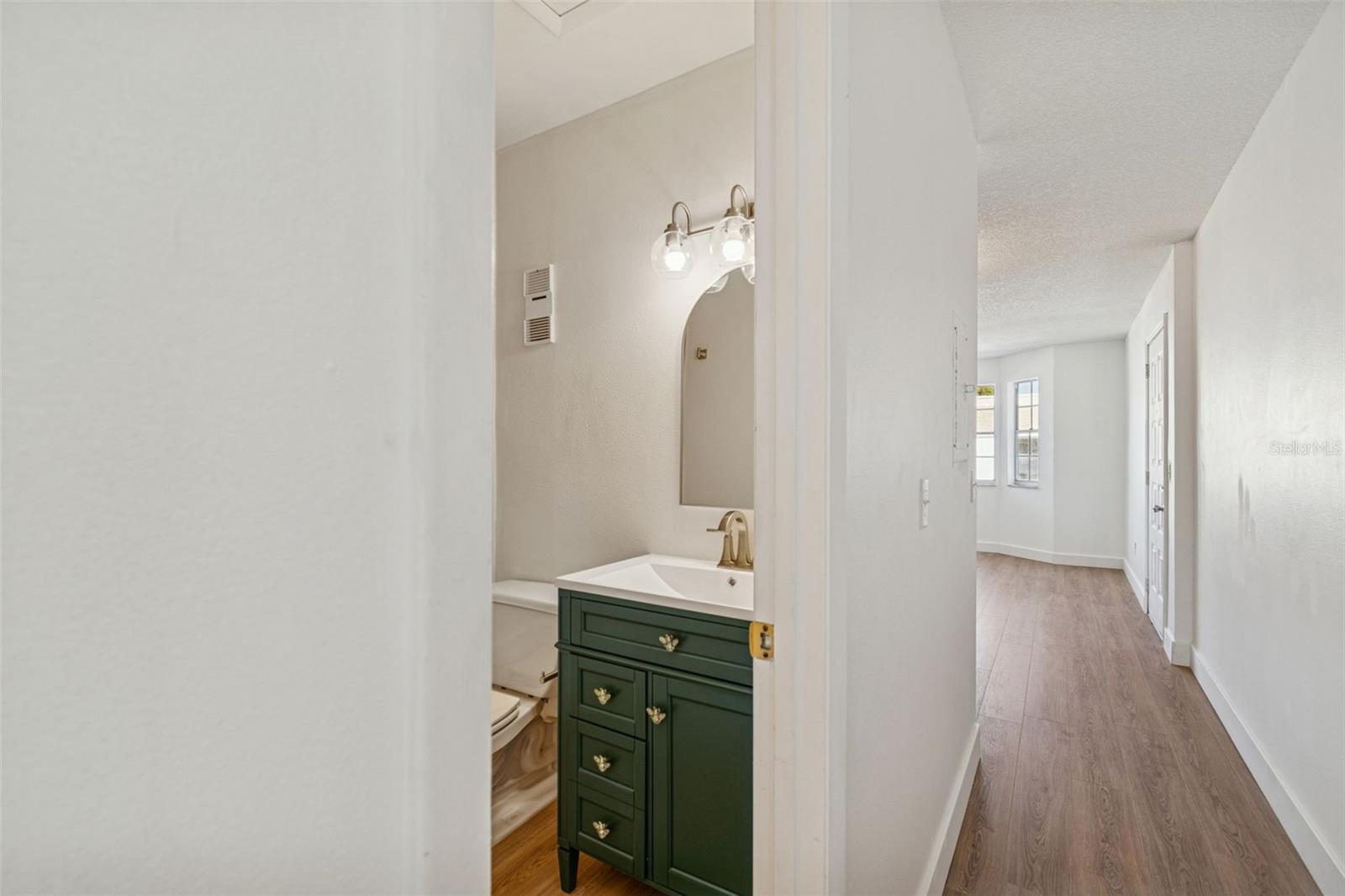 Image 15 of 27 For 4511 Oak Drive R32a