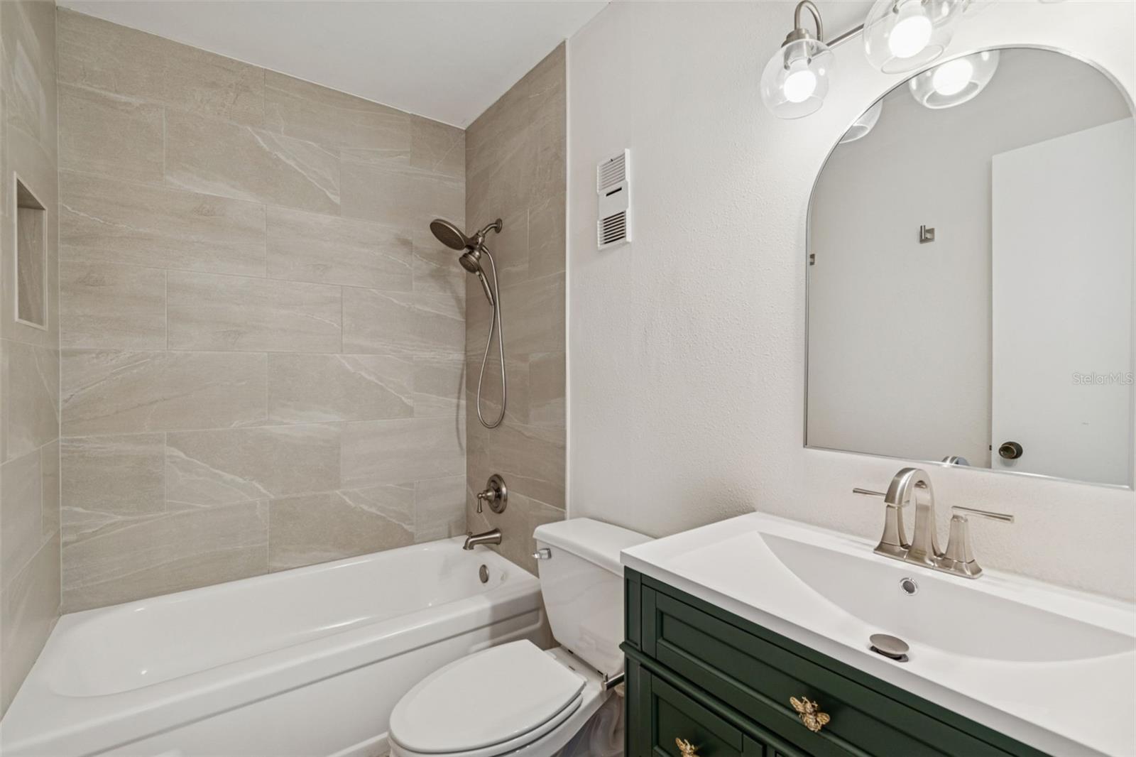 Image 16 of 27 For 4511 Oak Drive R32a