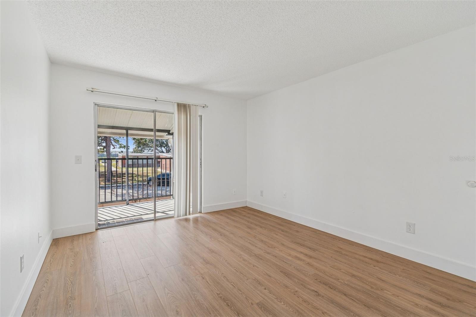 Image 18 of 27 For 4511 Oak Drive R32a