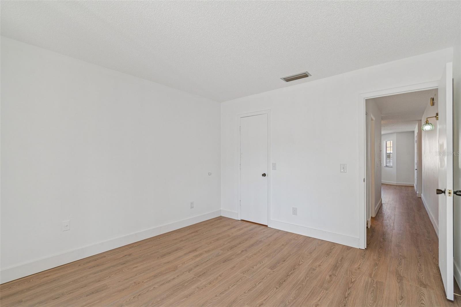 Image 19 of 27 For 4511 Oak Drive R32a