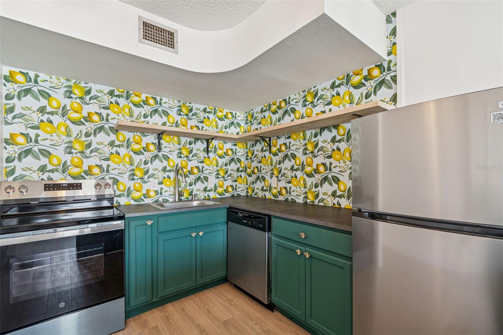 Image 4 of 27 For 4511 Oak Drive R32a