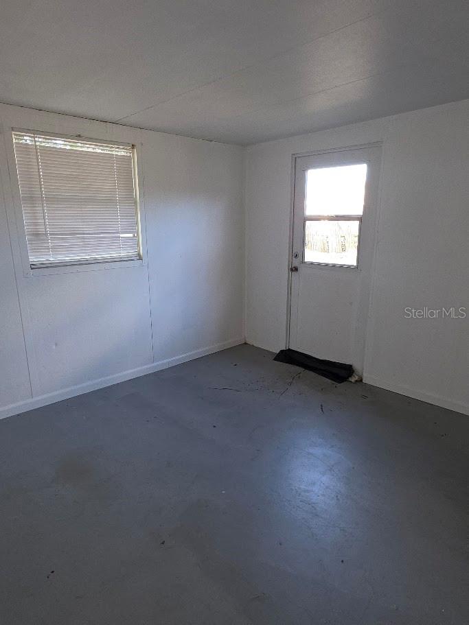 Listing photo id 12 for 10803 Hyssop Street