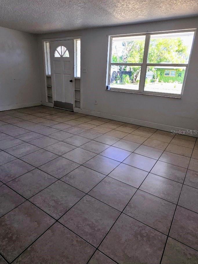 Listing photo id 2 for 10803 Hyssop Street