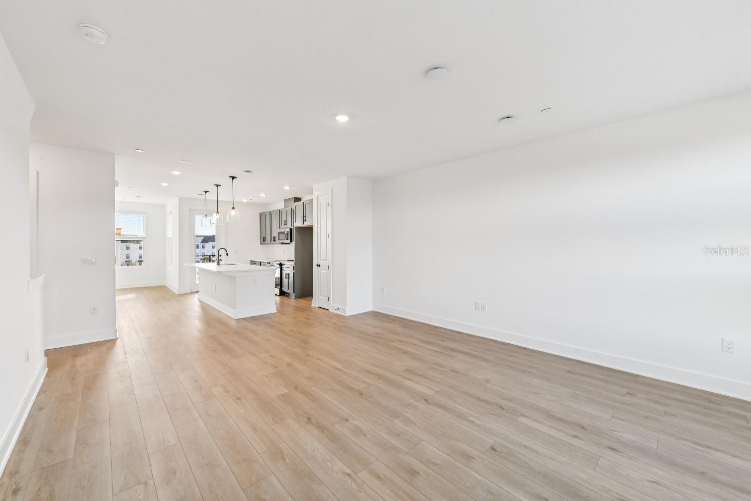 Image 11 of 42 For 15351 Hamlin Park Drive