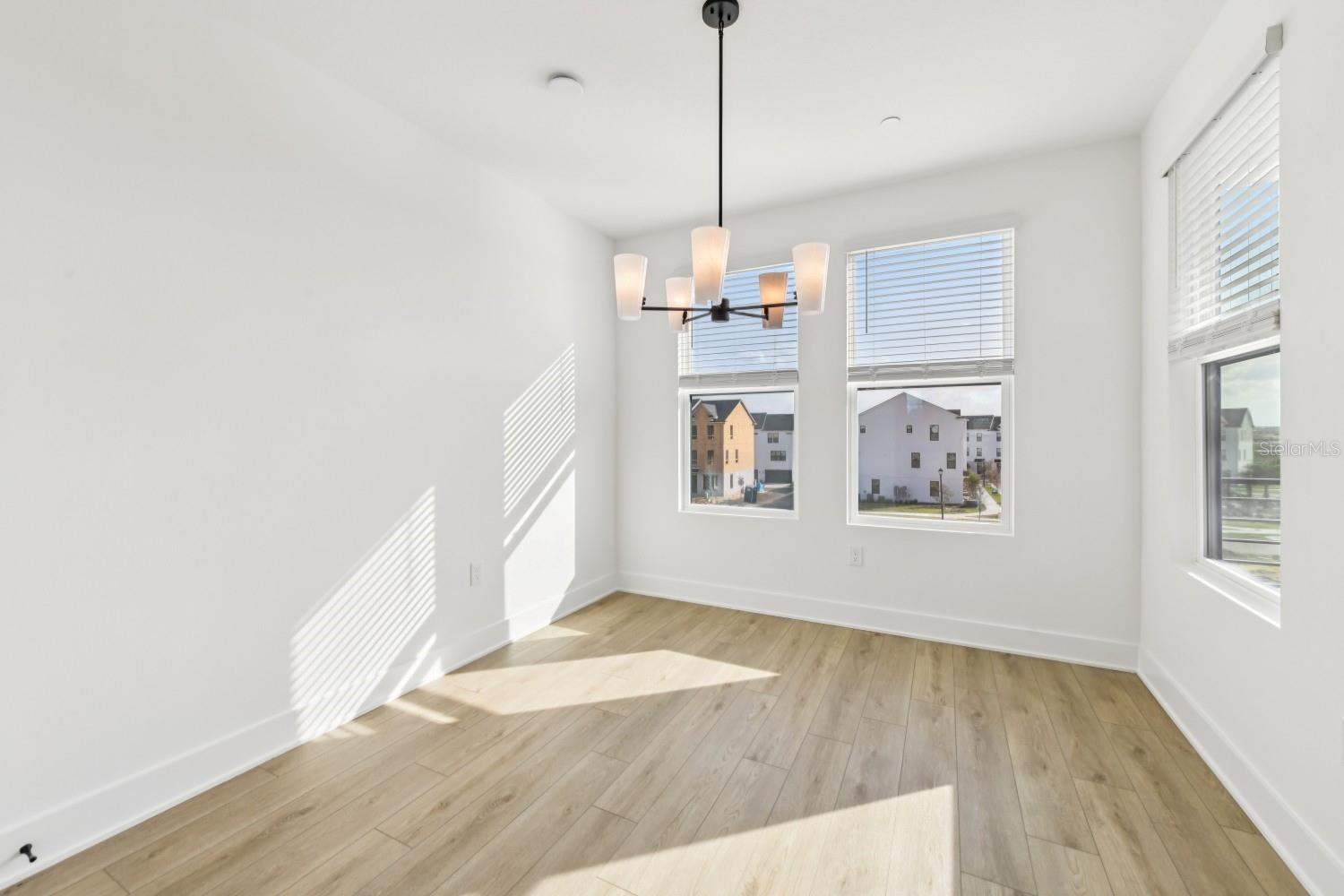 Image 12 of 42 For 15351 Hamlin Park Drive