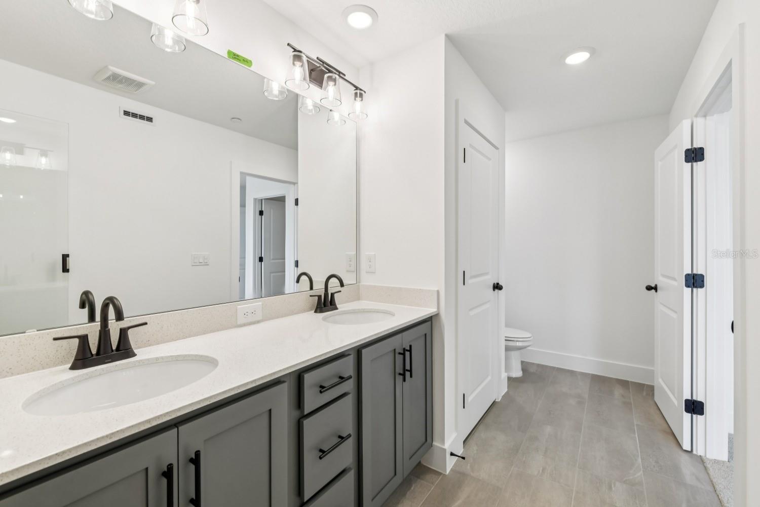 Image 33 of 42 For 15351 Hamlin Park Drive