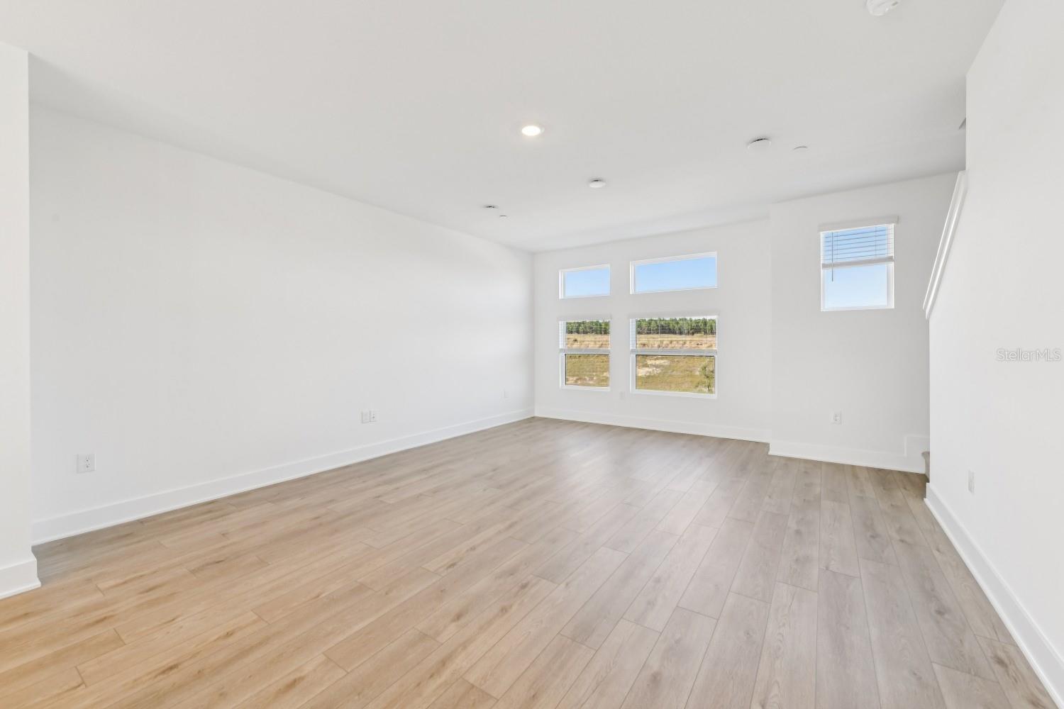 Image 8 of 42 For 15351 Hamlin Park Drive