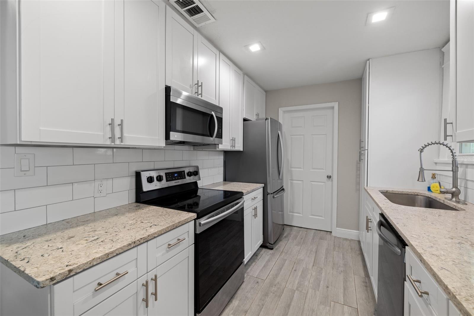 Image 11 of 38 For 203 Emma Street