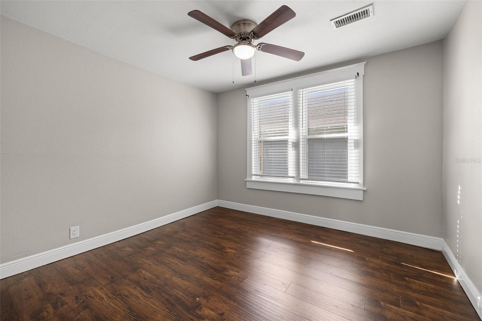 Image 19 of 38 For 203 Emma Street