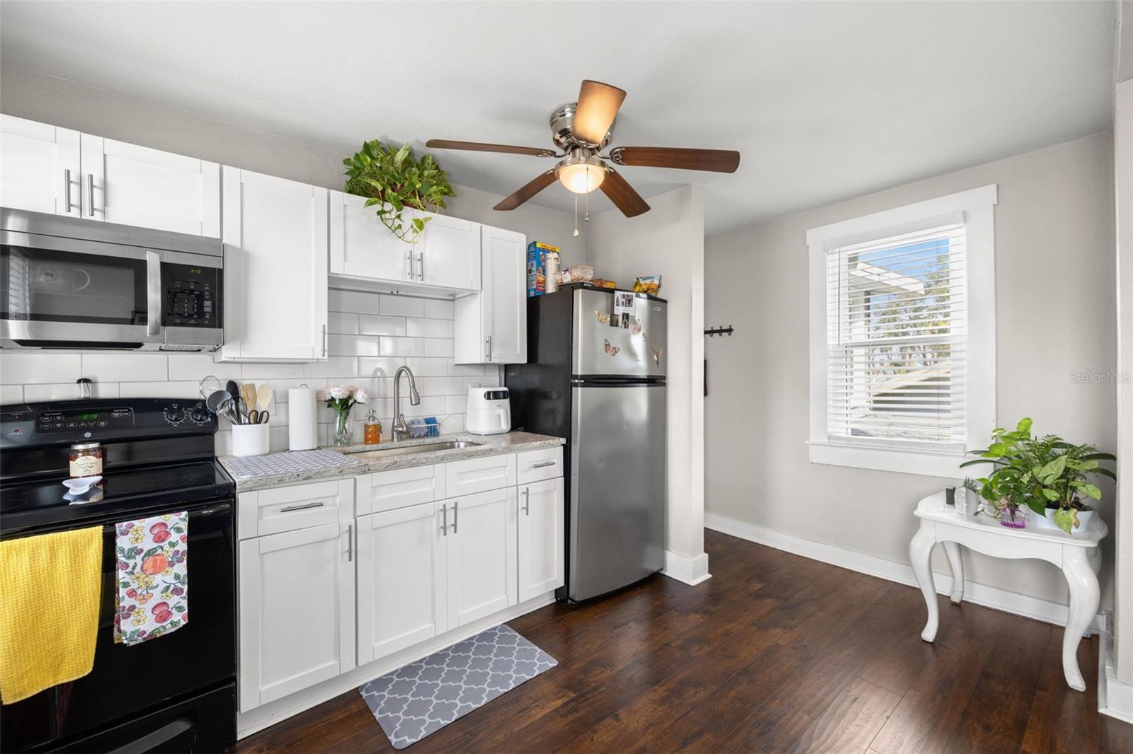 Image 27 of 38 For 203 Emma Street