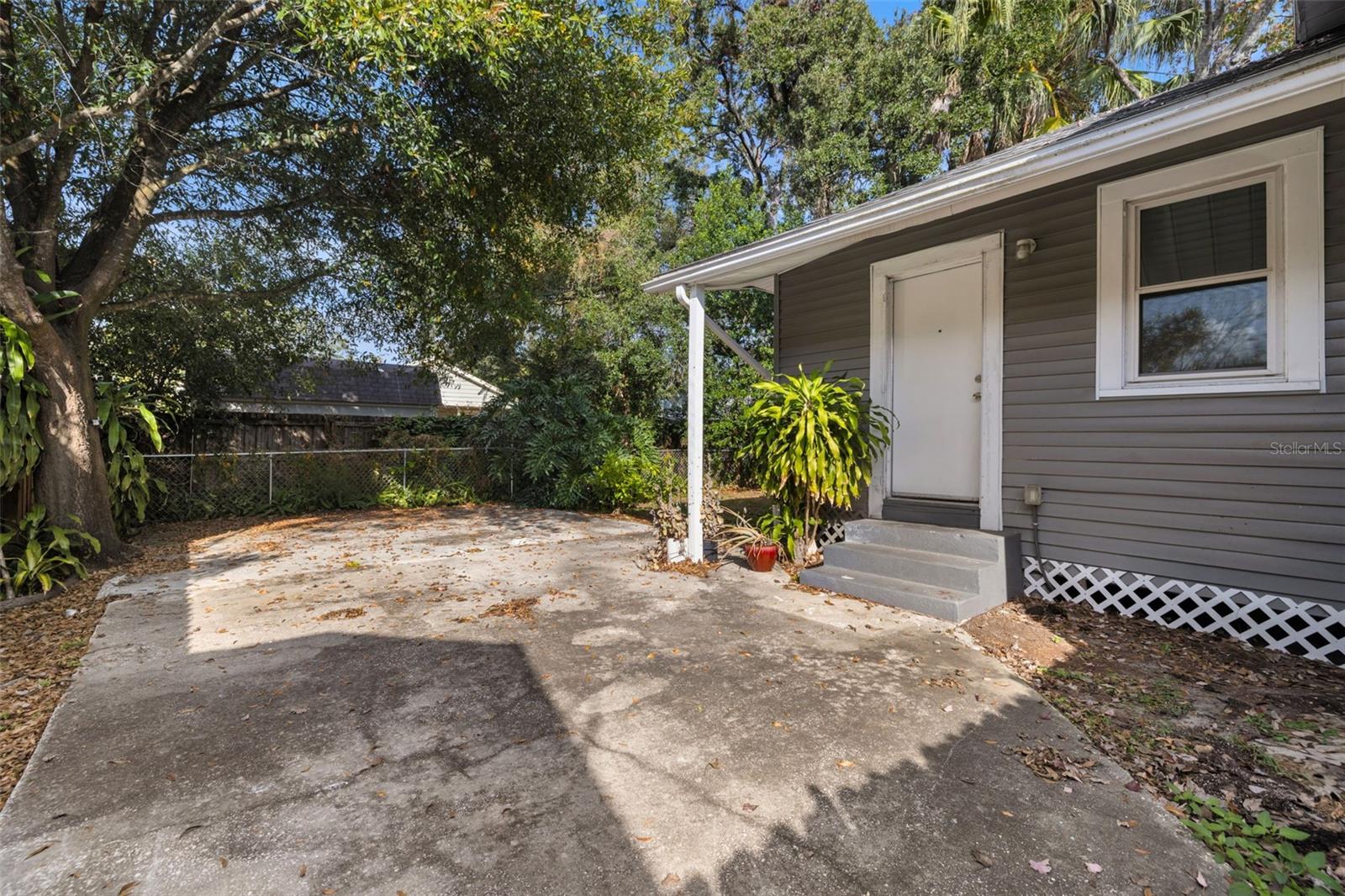 Image 32 of 38 For 203 Emma Street