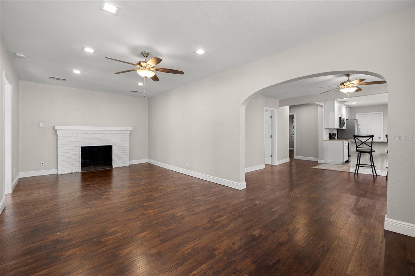 Image 4 of 38 For 203 Emma Street