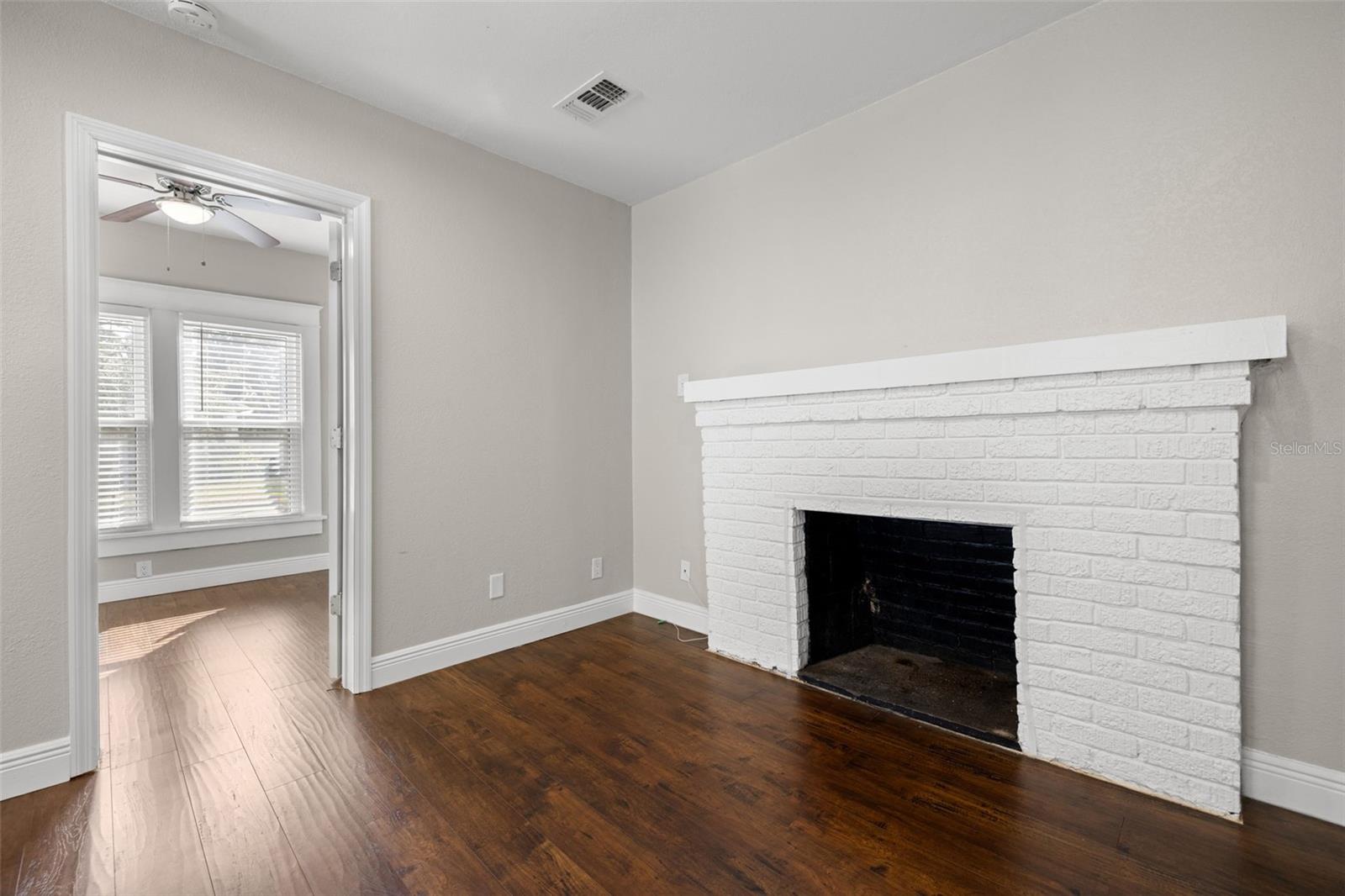 Image 5 of 38 For 203 Emma Street