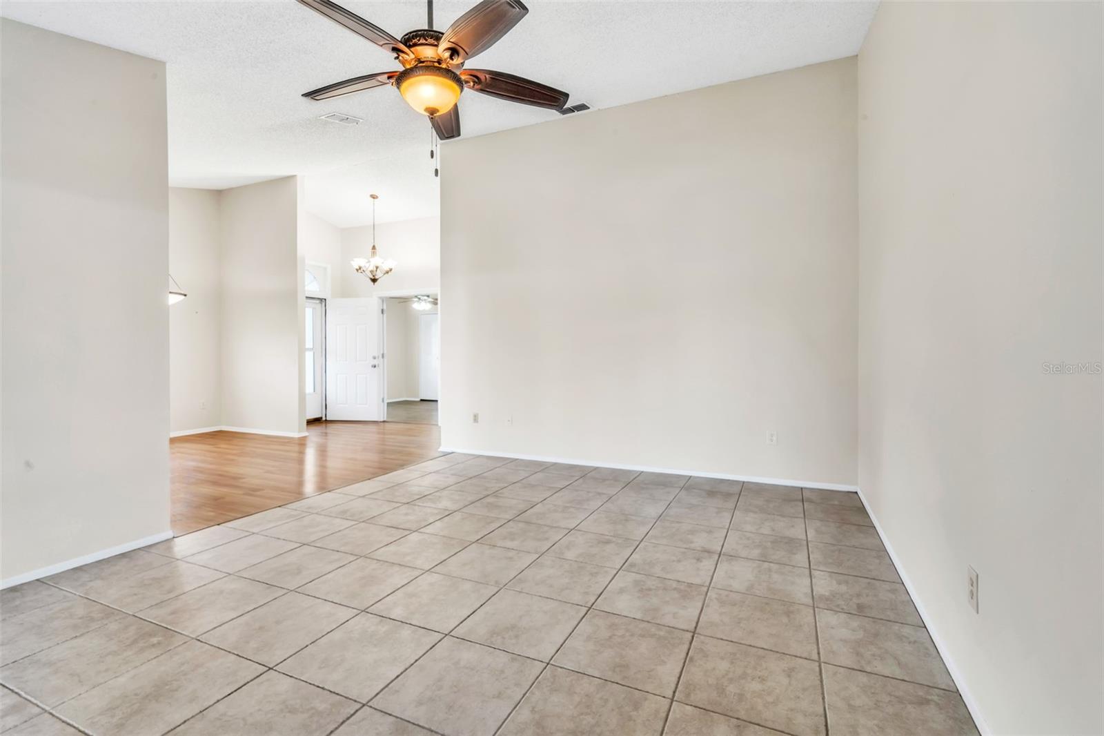 Image 13 of 49 For 17 Penzance Court