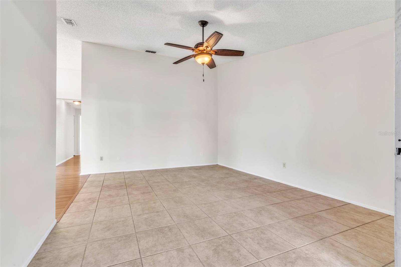 Image 14 of 49 For 17 Penzance Court