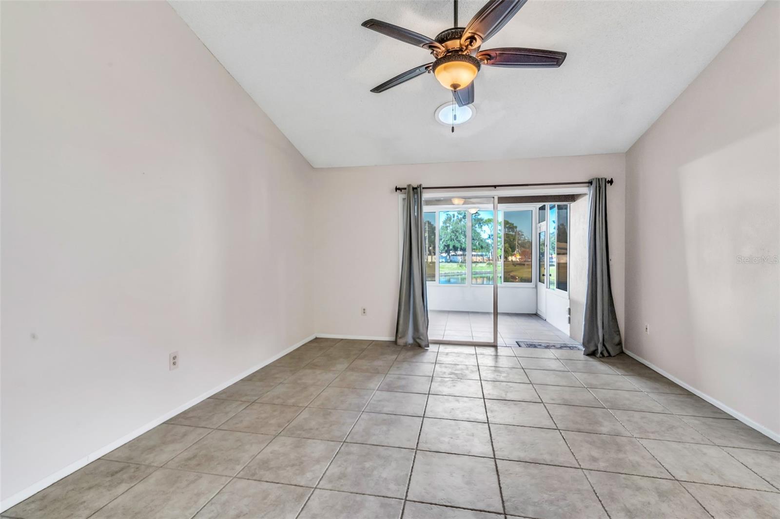 Image 15 of 49 For 17 Penzance Court