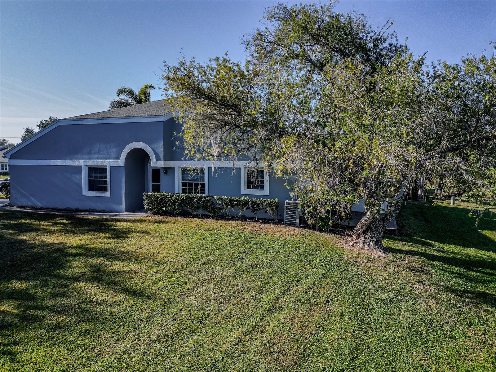 Image 2 of 49 For 17 Penzance Court