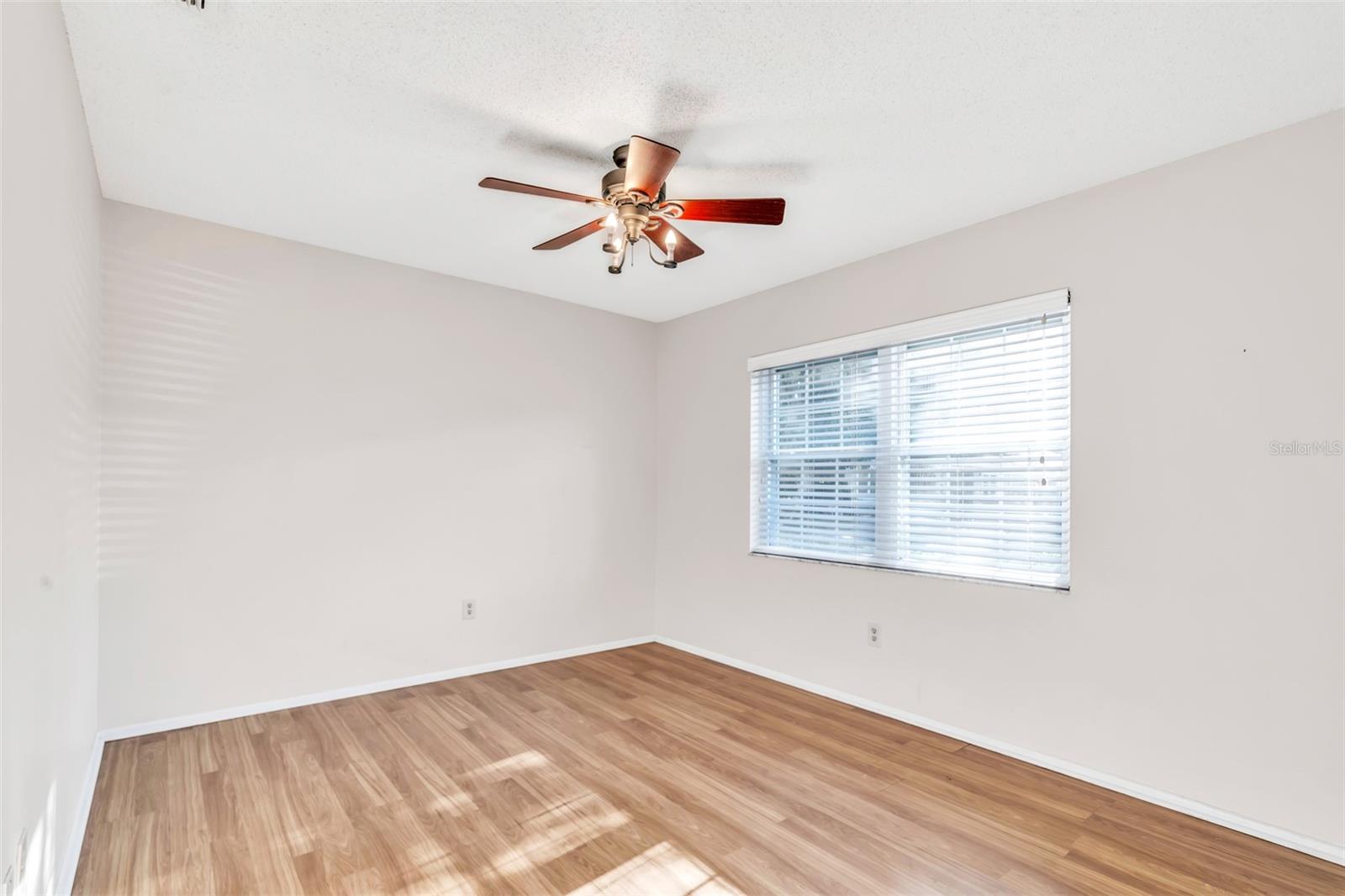 Image 28 of 49 For 17 Penzance Court