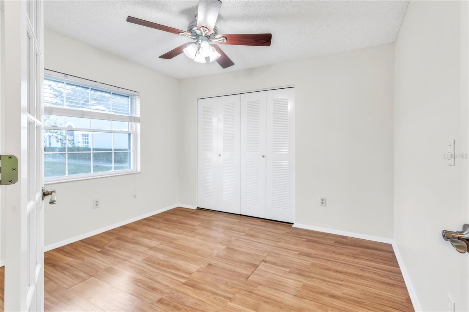 Image 32 of 49 For 17 Penzance Court