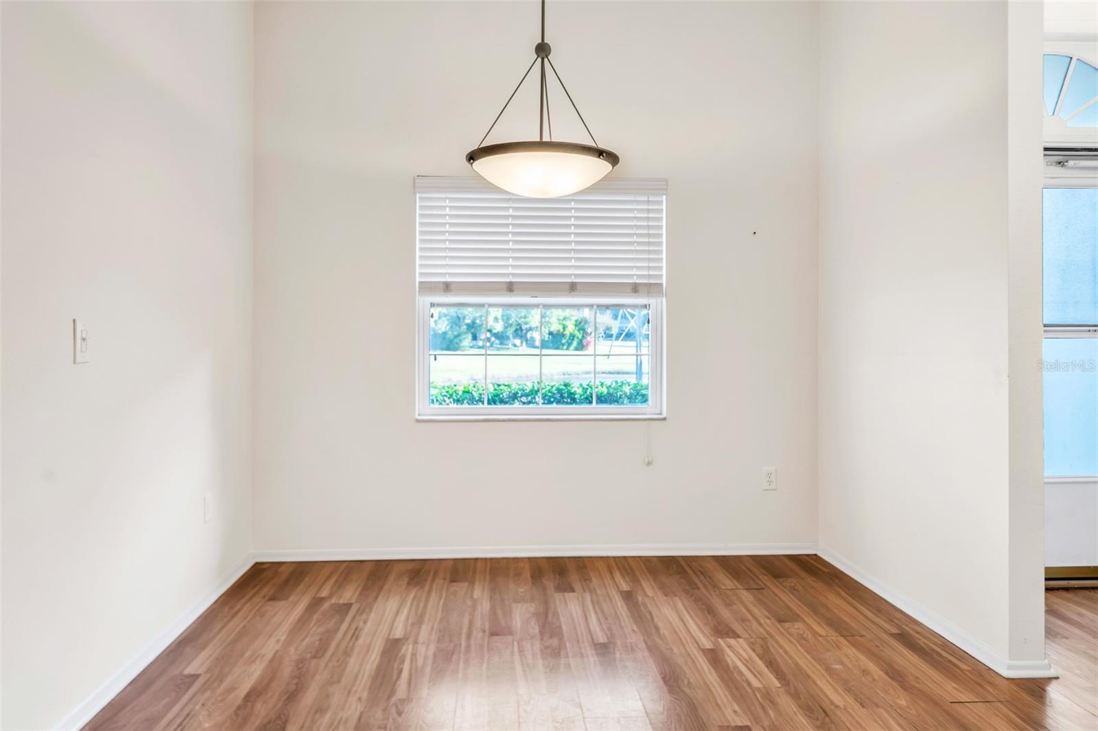 Image 9 of 49 For 17 Penzance Court