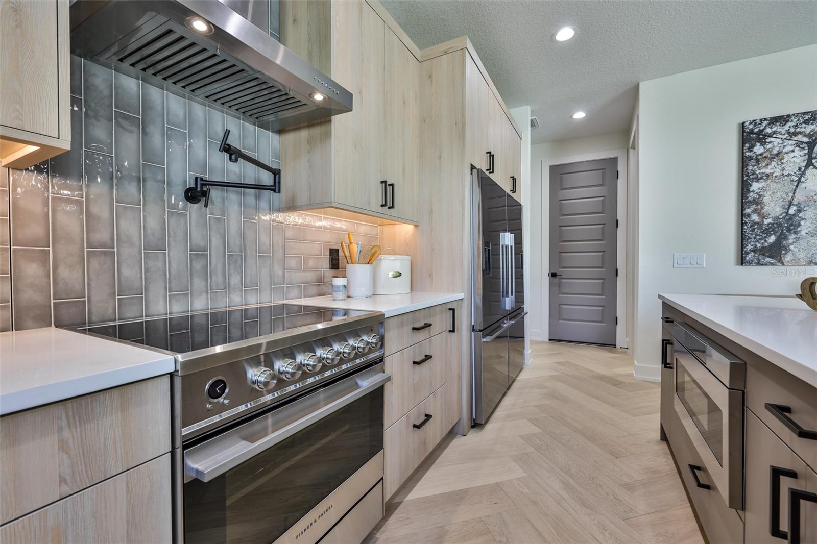 Image 23 of 63 For 5610 Sheridan Road