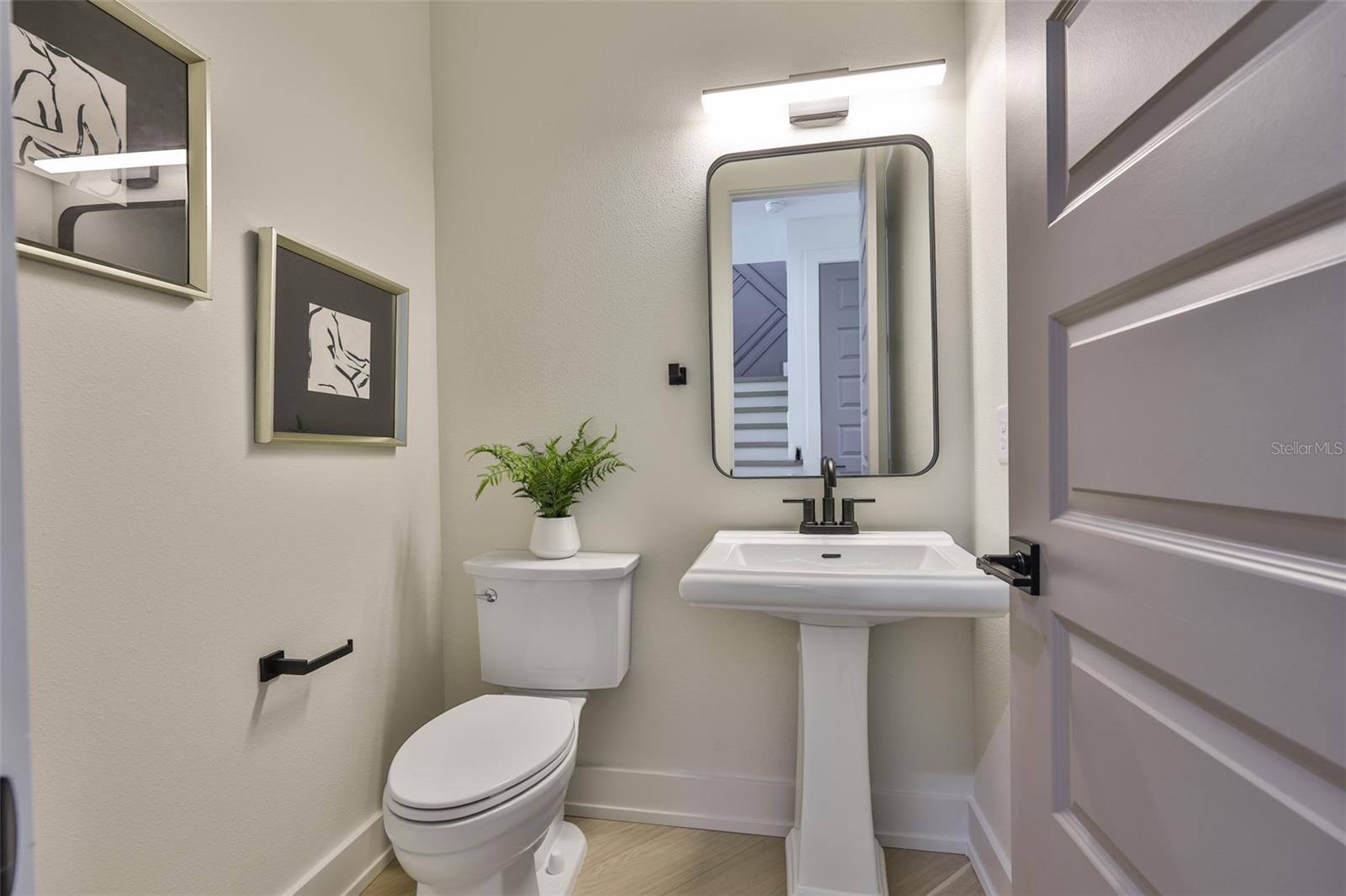 Image 33 of 63 For 5610 Sheridan Road