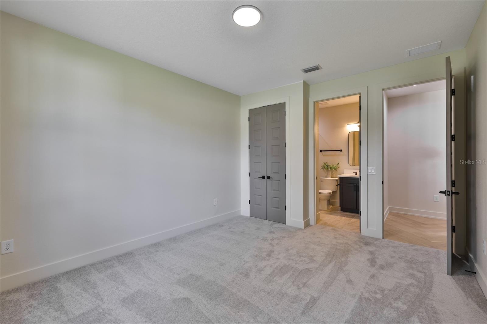 Image 34 of 63 For 5610 Sheridan Road