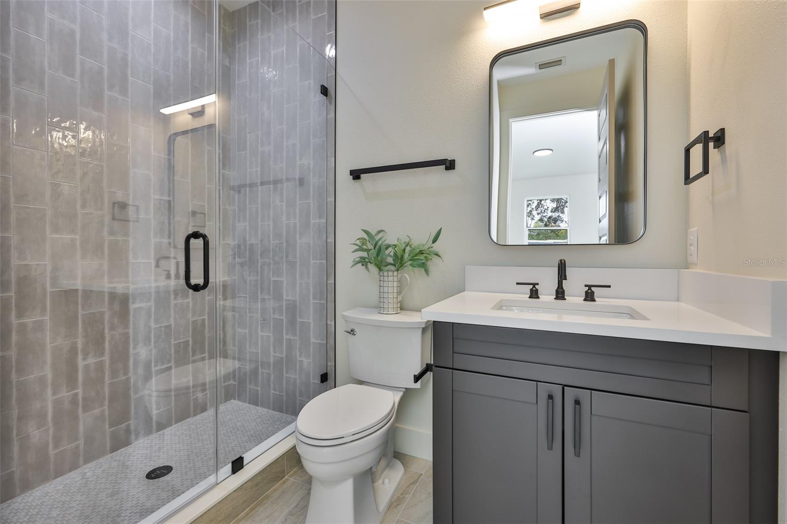 Image 36 of 63 For 5610 Sheridan Road