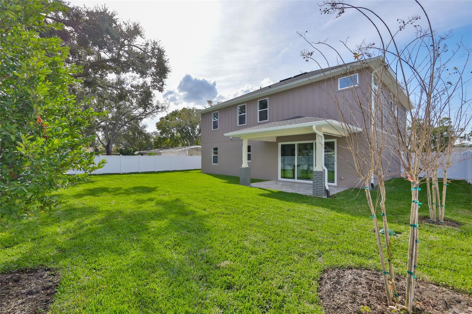 Image 4 of 63 For 5610 Sheridan Road