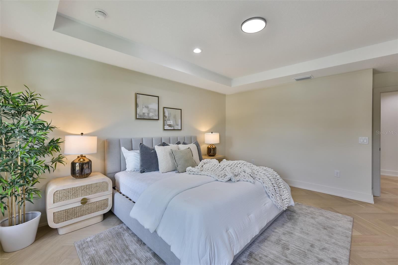 Image 44 of 63 For 5610 Sheridan Road