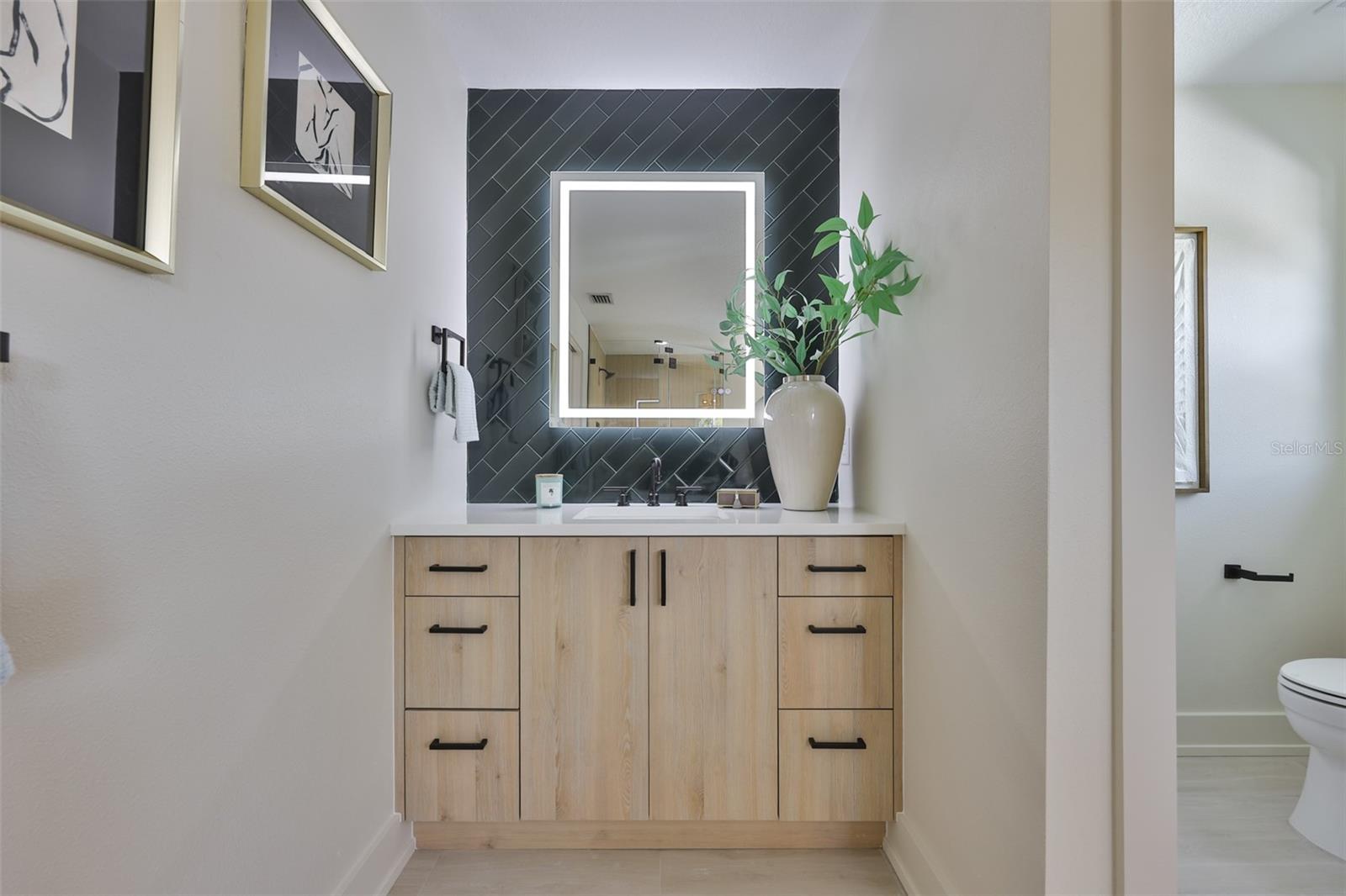 Image 49 of 63 For 5610 Sheridan Road