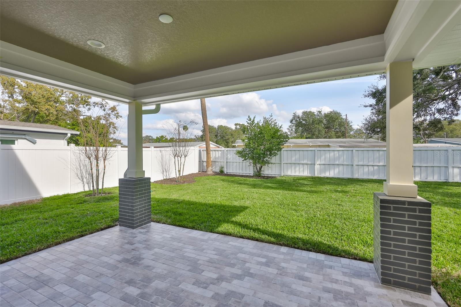 Image 9 of 63 For 5610 Sheridan Road