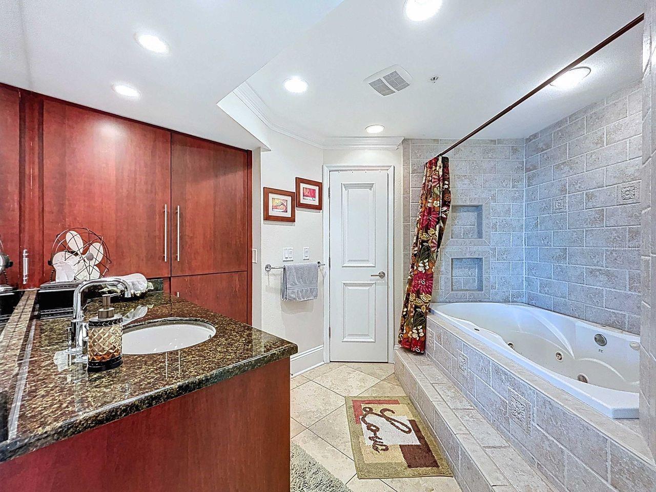 Image 17 of 36 For 923 Seddon Cove Way 923