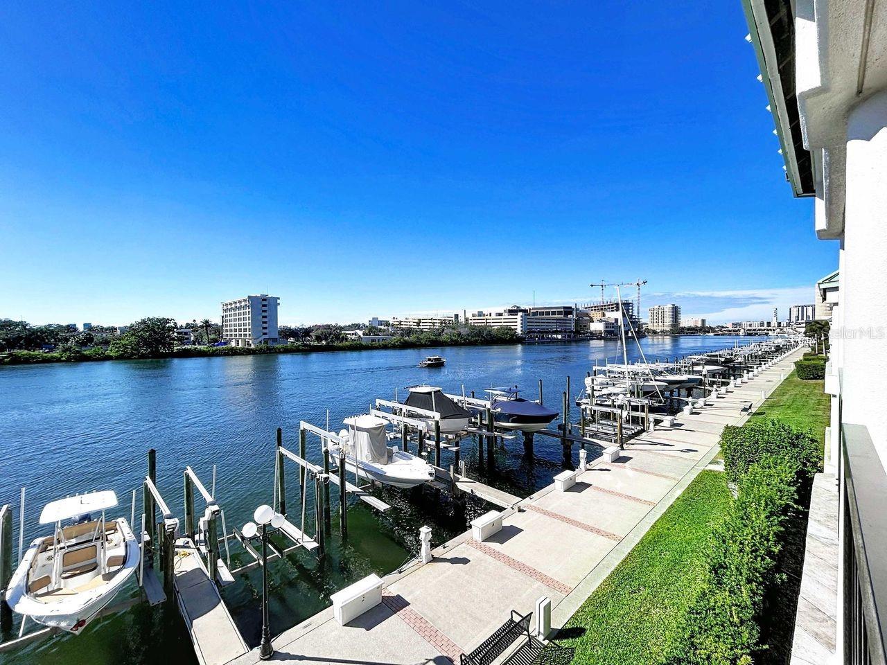 Image 21 of 36 For 923 Seddon Cove Way 923