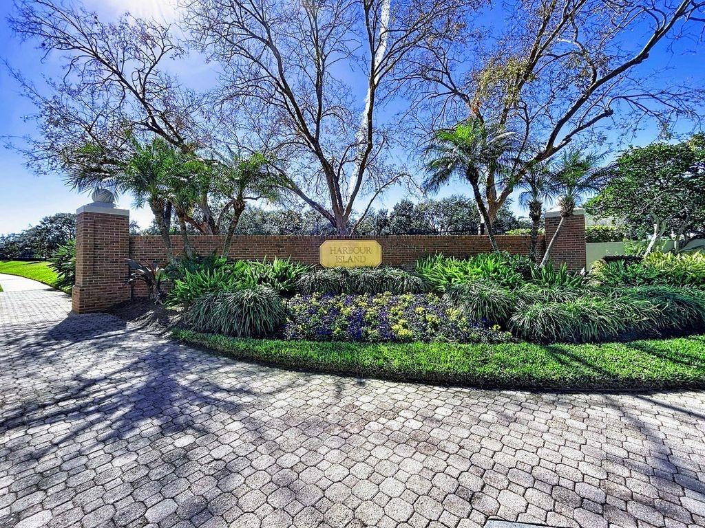 Image 25 of 36 For 923 Seddon Cove Way 923